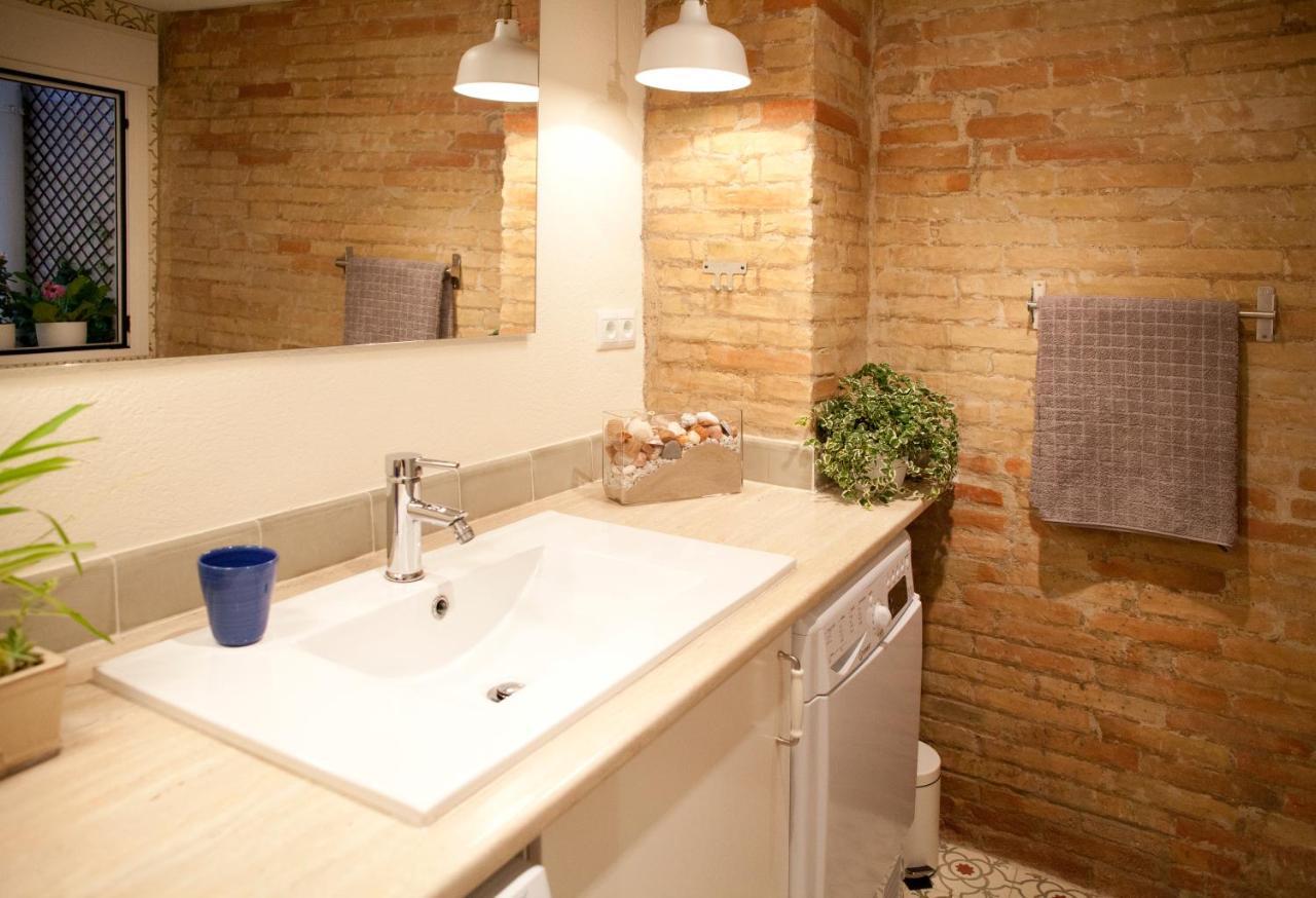 Authentic Charming Apartment/Wifi/Air Conditioning Valencia Bagian luar foto